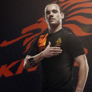 体育竞猜网站-狂躁的蓝月与愤怒的红白，曼城马竞之战，失控的不仅是战术，更是人性，失控的蓝月与红白，当战术沦为情绪，人性已然崩盘